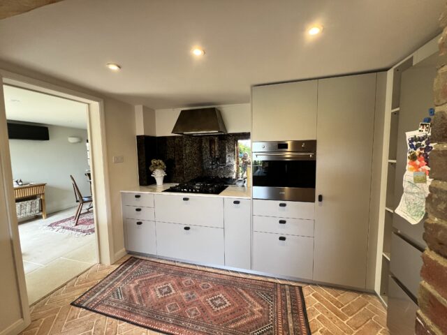 Kitchen with Natural Tiles on the floor | Stunning contemporary Kitchen in Wadhurst | Pedini Kitchen UK with quartz worktops and Natural stone tiles
